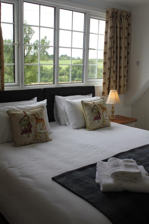 Three Horseshoes Country Inn Барри Экстерьер фото