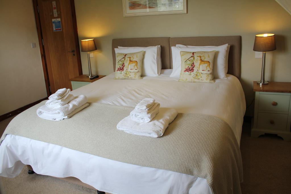 Three Horseshoes Country Inn Барри Экстерьер фото